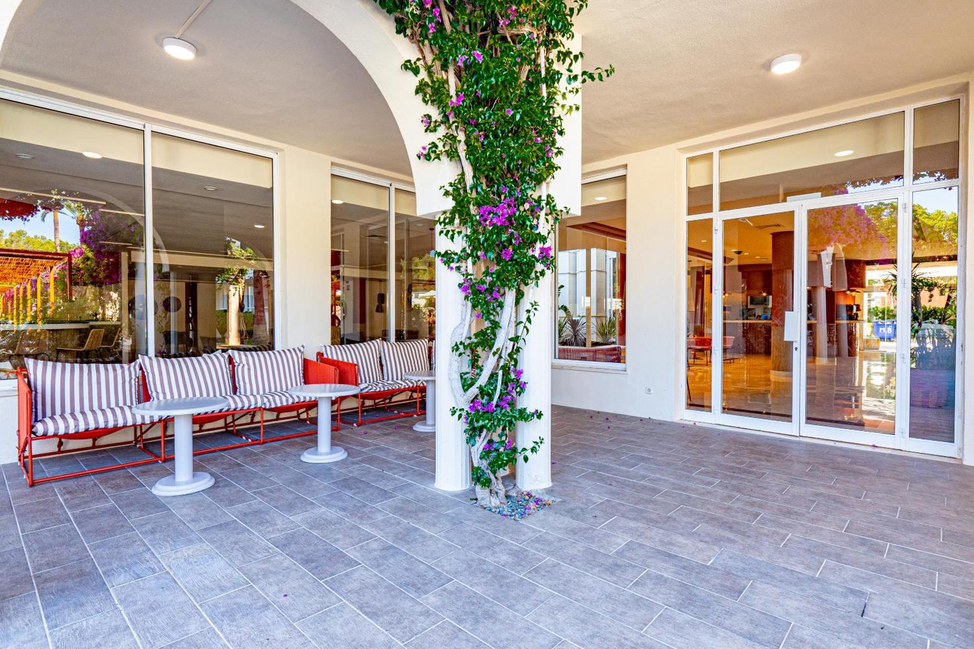 Hotel Rosella Affiliated By Intelier Sa Coma  Ngoại thất bức ảnh