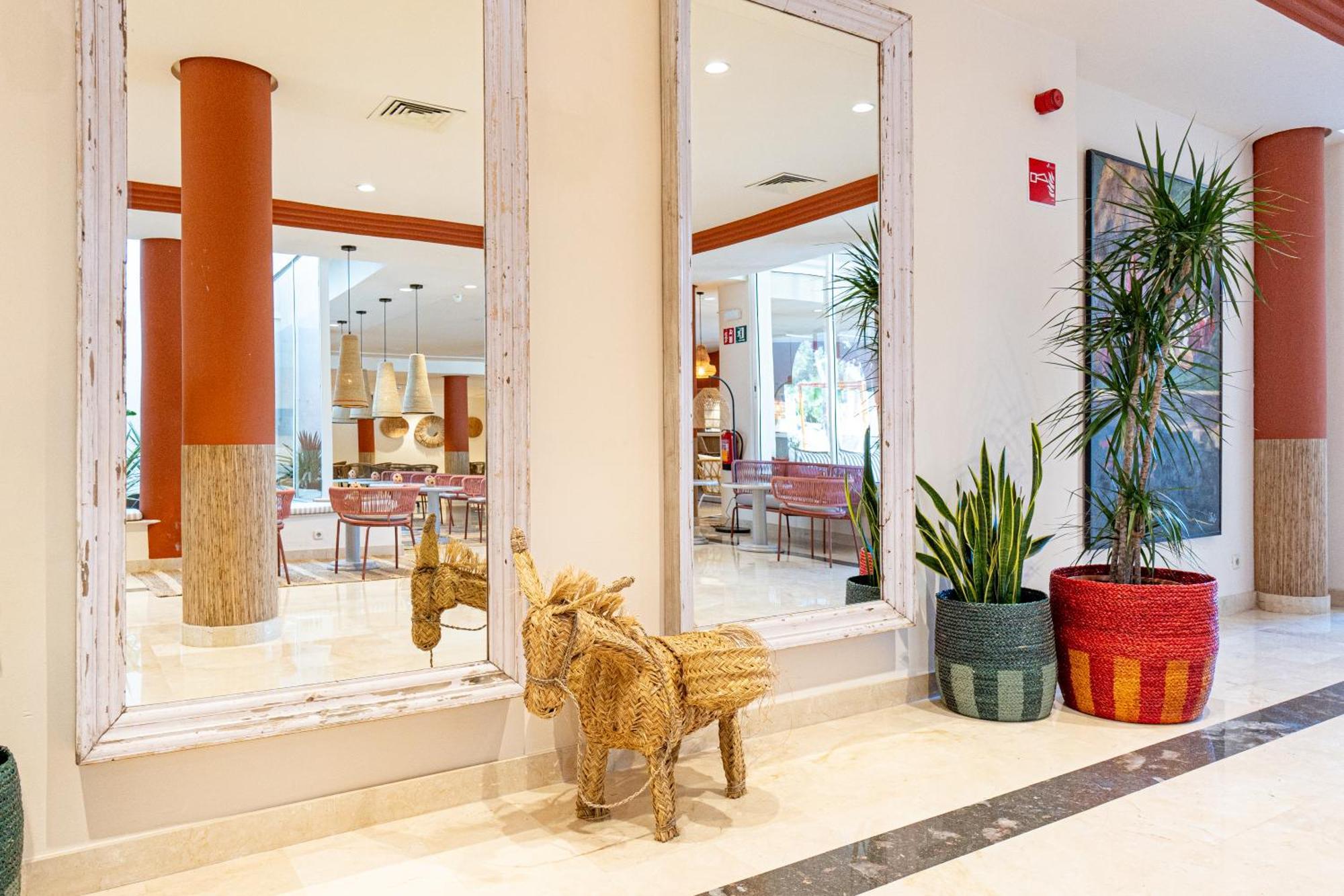 Hotel Rosella Affiliated By Intelier Sa Coma  Ngoại thất bức ảnh