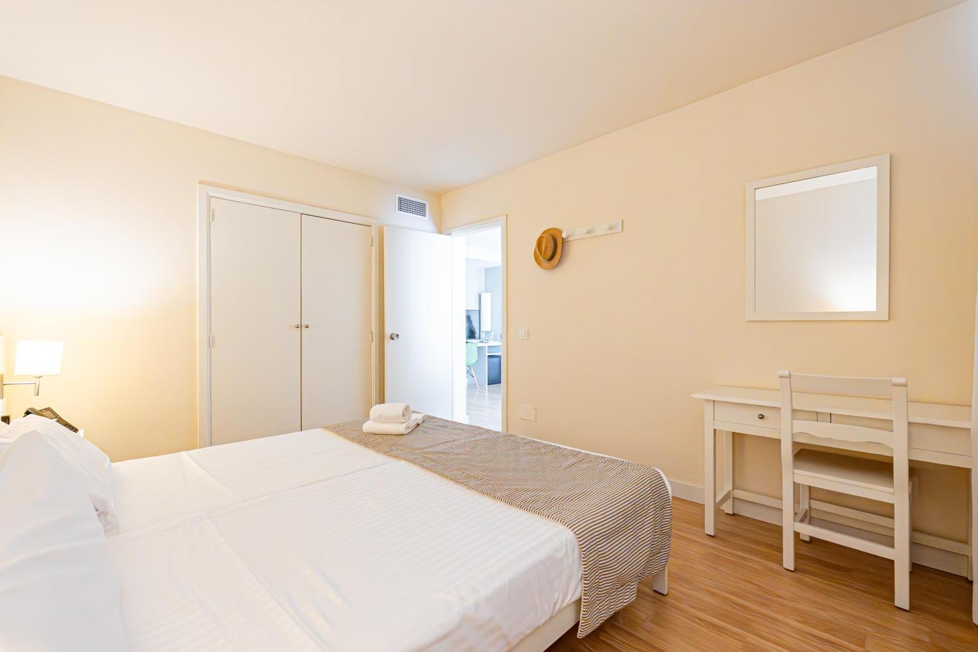 Hotel Rosella Affiliated By Intelier Sa Coma  Ngoại thất bức ảnh