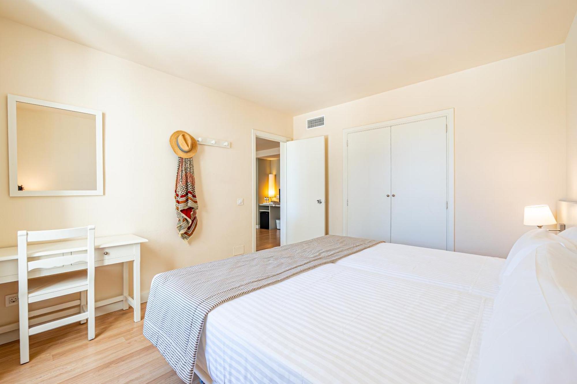 Hotel Rosella Affiliated By Intelier Sa Coma  Ngoại thất bức ảnh